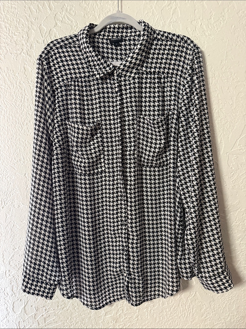 torrid Black & White Houndstooth Blouse